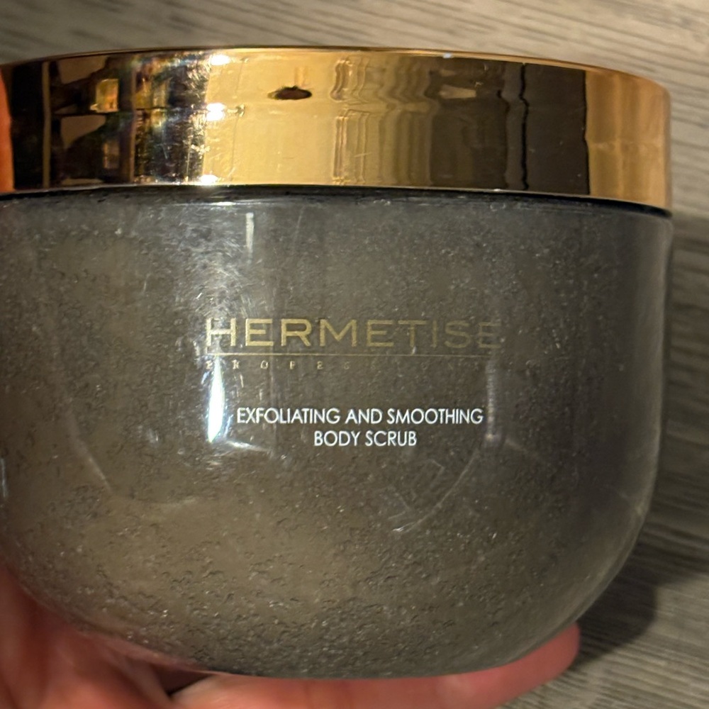 Hermetise Professional Body Salt Scrub, NEW, retail $79